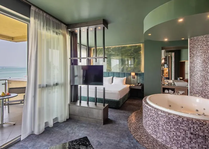 Hotel Azur Premium 5*